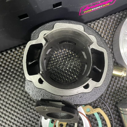 Cylinder set 54mm Dio50 Af18 water cooling round 125cc kit with head  - pictures 8 - rights to use Tunescoot Cylinder set 54mm Dio50 Af18 water cooling round 125cc kit with head  - pictures 8 - rights to use Tunescoot