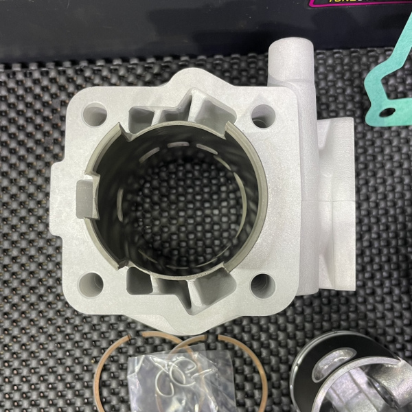 Ceramic cylinder kit 50mm for Derbi Senda 2004 water cooling big bore set with head  - pictures 4 - rights to use Tunescoot